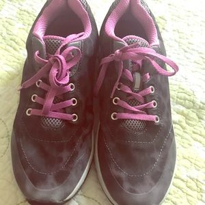 Vionic leopard tennis shoes 😍